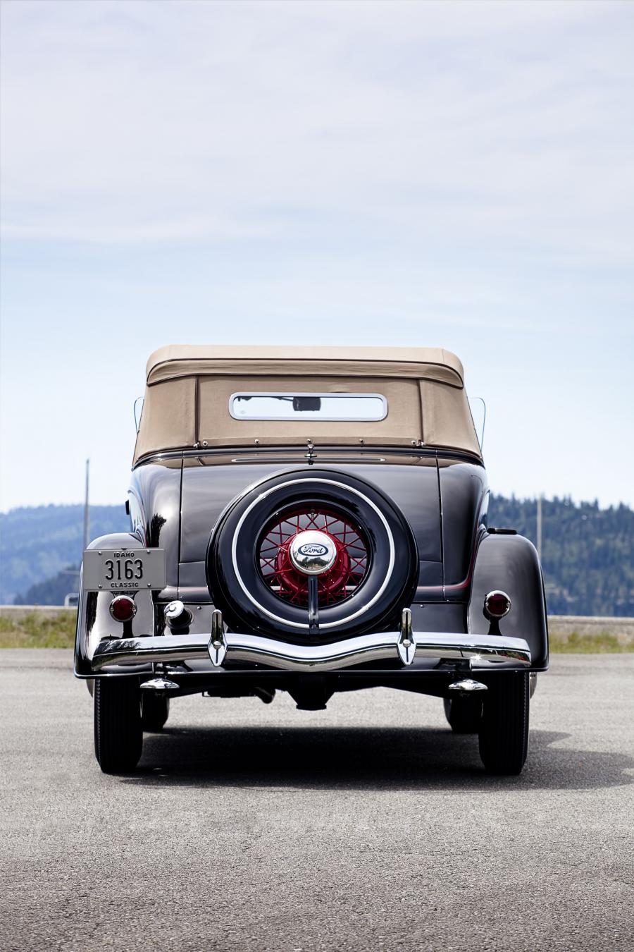  Ford DeLuxe Roadster 1934 года  (фото 4 из 43)